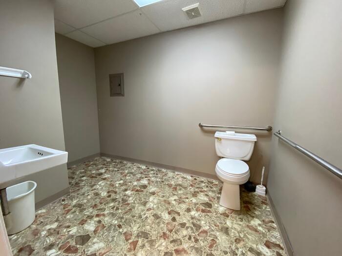 Listing photo 6